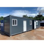 Module préfabriqué noir – Élégant, isolé et multifonctionnel
