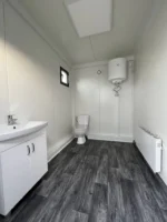 Module sanitaire avec douche et WC séparés – Image 2